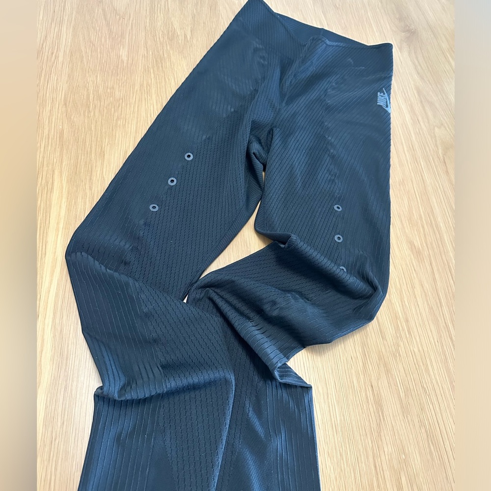 Nike High Waist Leggings Size Small Black - Picture 2 of 12